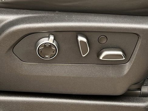 Used 2025 GMC Yukon Denali Ultimate image 25