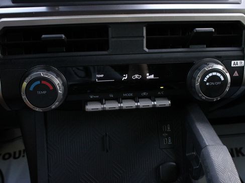 Used 2025 Toyota Tacoma SR5 AWD/4WD image 38