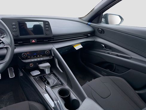 New 2026 Hyundai Elantra Sport FWD image 17