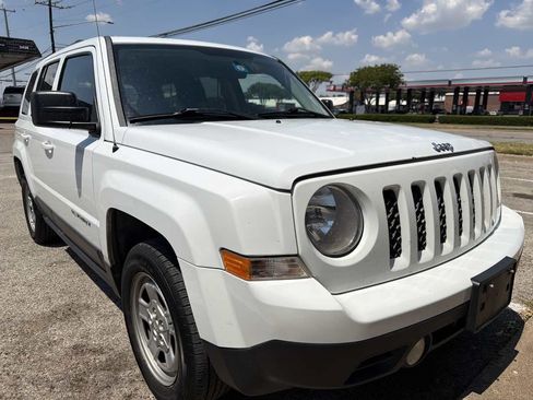 Used 2015 Jeep Patriot Sport w/ Power Value Group FWD image 2