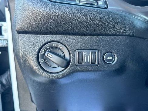 Used 2023 Dodge Challenger SXT image 9