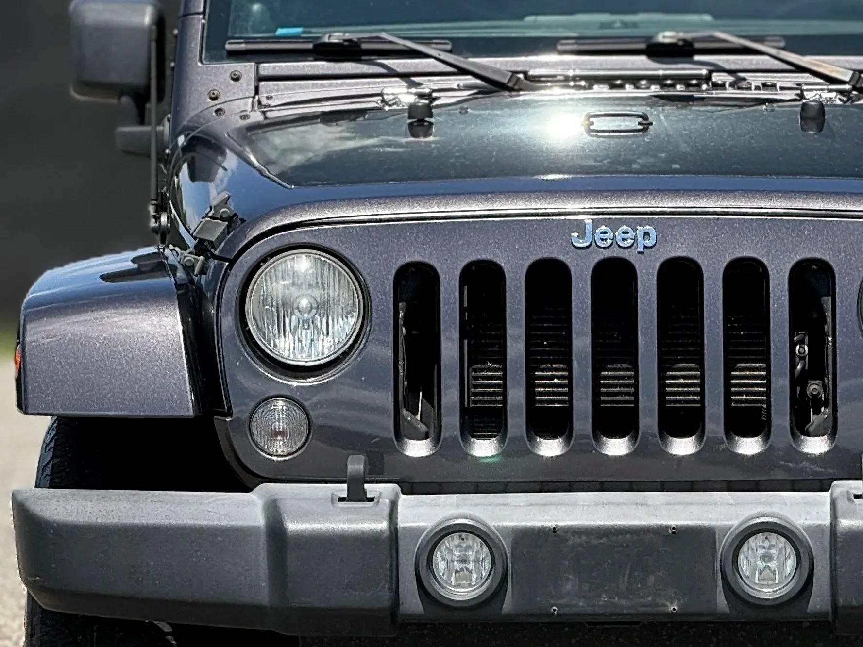 Used 2014 Jeep Wrangler Unlimited Sahara w/ Connectivity Group AWD/4WD image 11