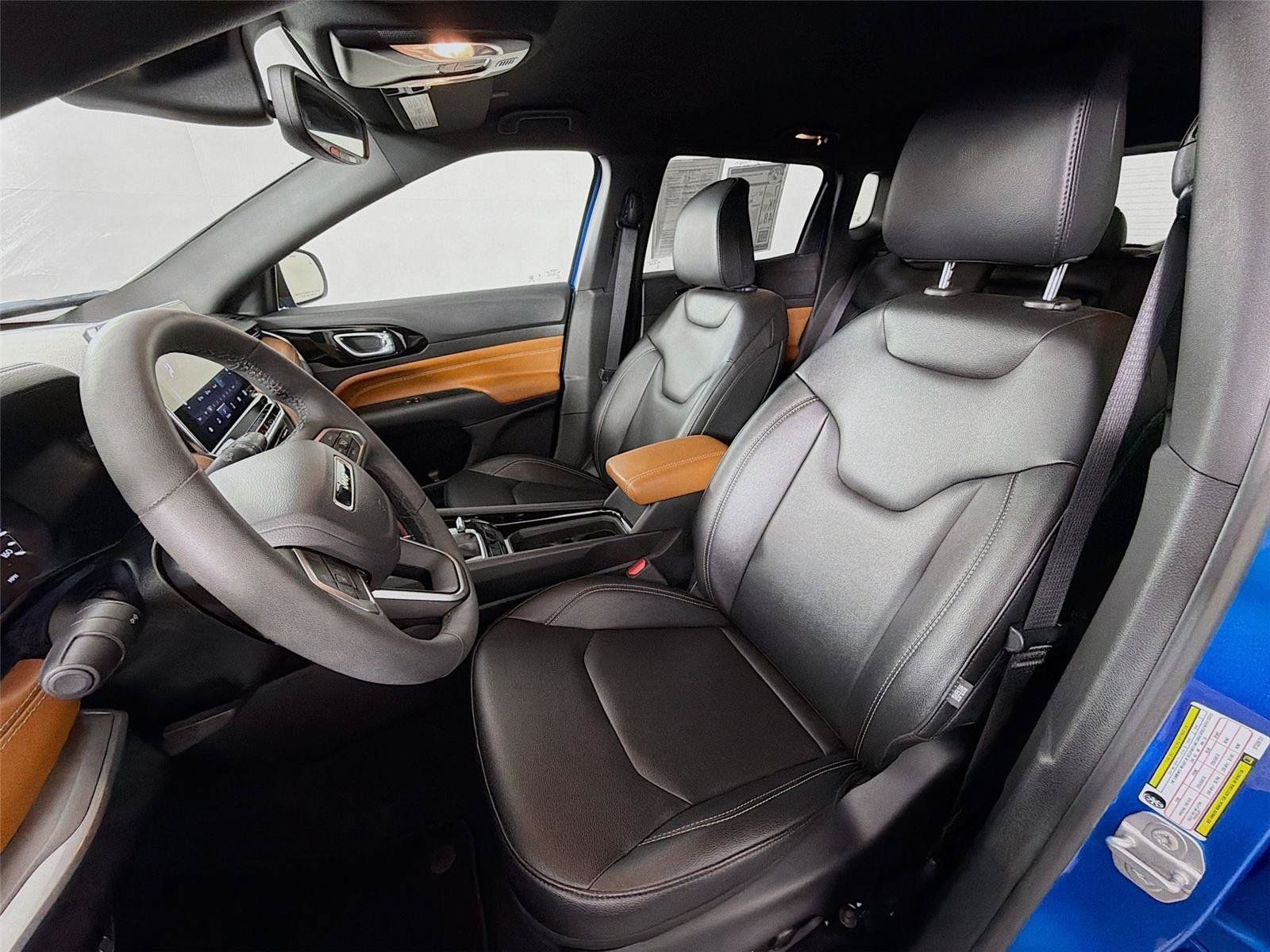 Used 2025 Jeep Compass Limited AWD/4WD image 2
