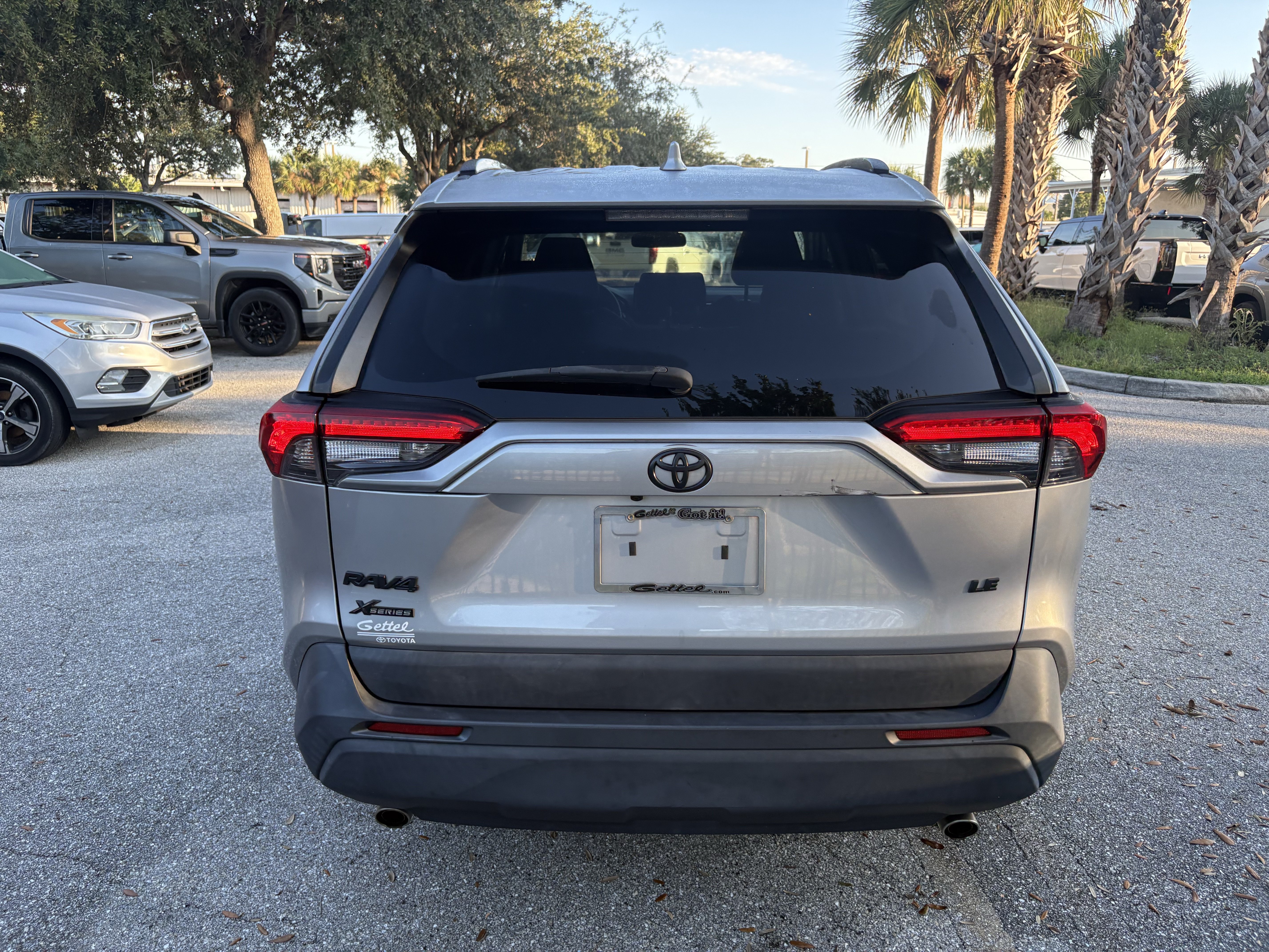 Used 2020 Toyota RAV4 LE FWD image 5