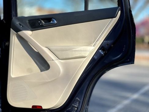 Used 2016 Volkswagen Tiguan S image 19