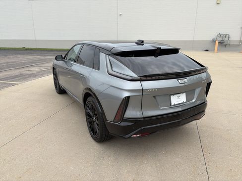 Used 2025 Cadillac Lyriq Sport w/ LPO, Floor Liner Package AWD/4WD image 4