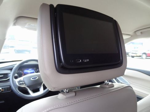 Used 2023 Ford Explorer Limited w/ Limited Technology Package image 17