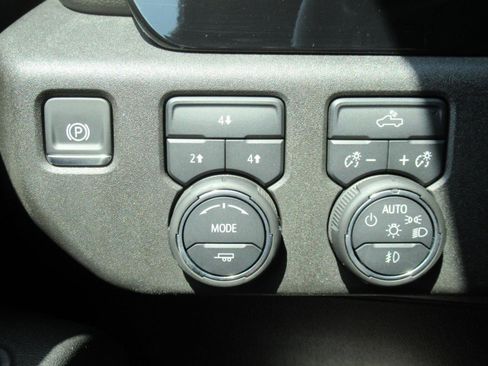 Used 2025 Chevrolet Silverado 2500 LT w/ Convenience Package AWD/4WD image 24