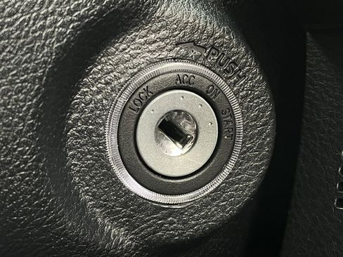 Used 2022 Toyota Tacoma SR5 w/ Technology Package image 19