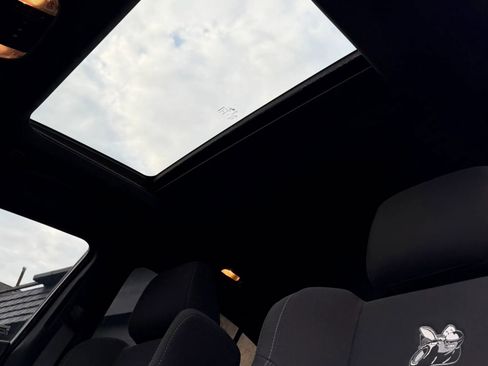 Used 2019 Dodge Charger Scat Pack w/ Navigation & Travel Group image 9