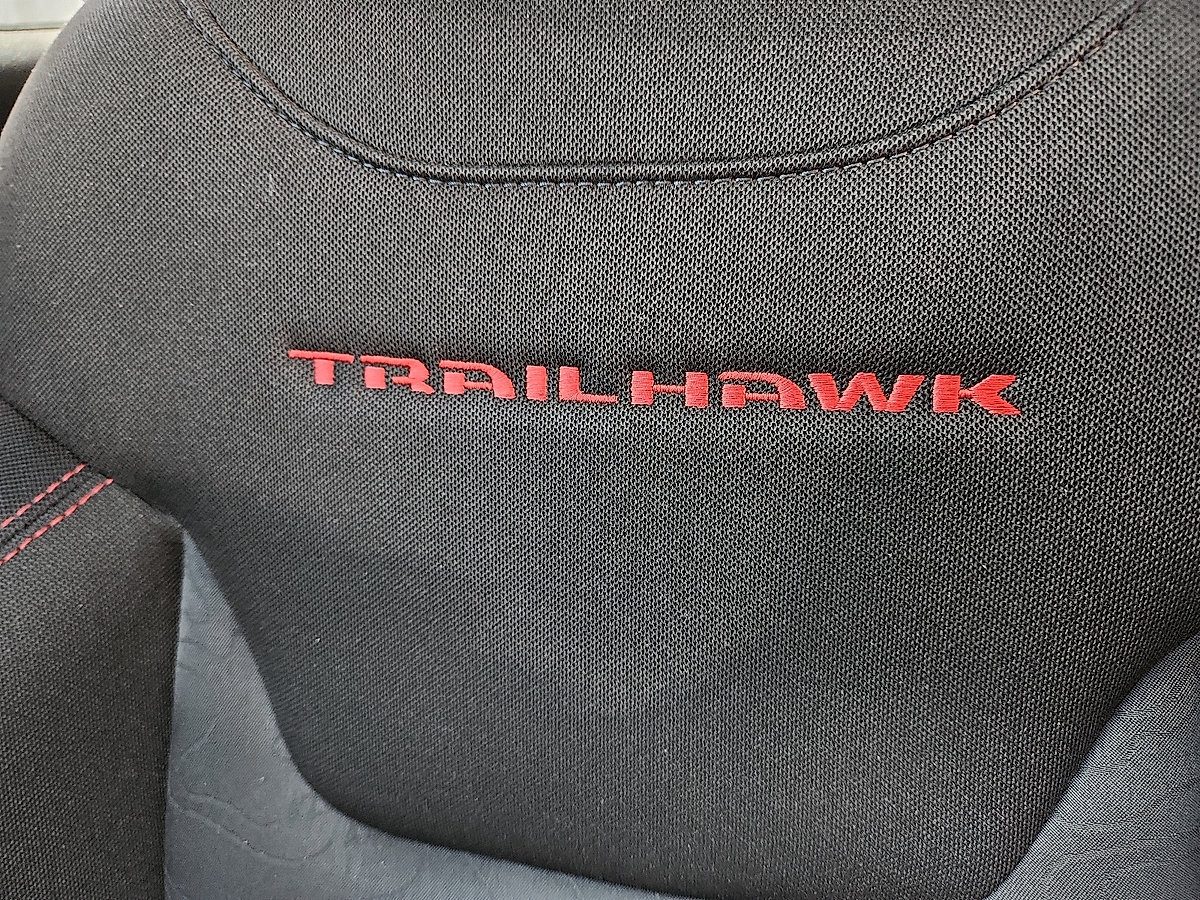 Used 2019 Jeep Renegade Trailhawk w/ LED Lighting Group AWD/4WD image 11