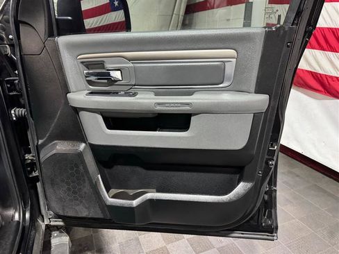 Used 2018 RAM 1500 Classic SLT image 13