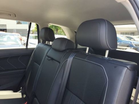 Certified 2023 Volkswagen Tiguan SE FWD image 9
