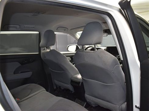 Used 2023 Toyota Highlander L image 12