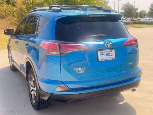 Used 2018 Toyota RAV4 LE FWD image 5