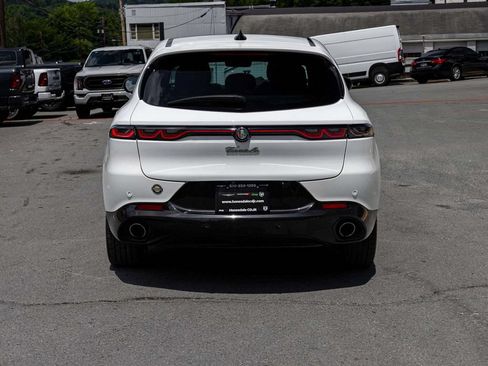 Used 2024 Alfa Romeo Tonale Veloce AWD/4WD image 5