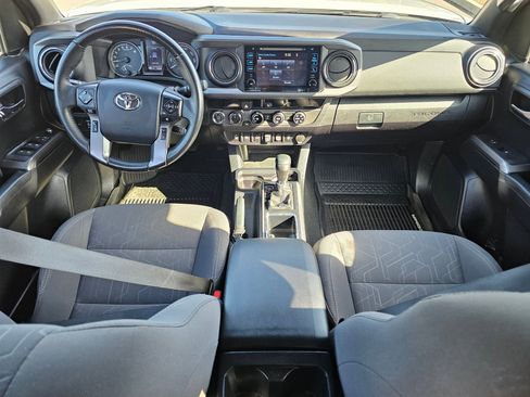 Used 2018 Toyota Tacoma TRD Off-Road w/ Technology Package AWD/4WD image 14