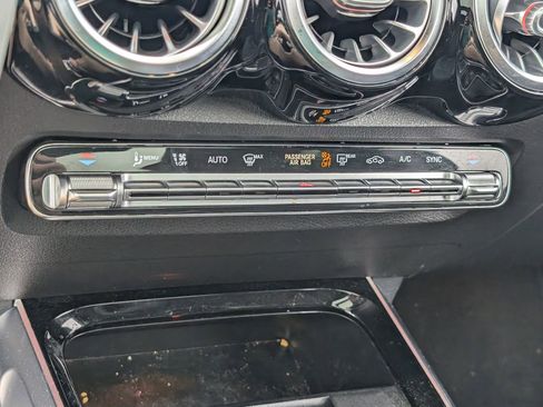 Used 2021 Mercedes-Benz GLB 35 AMG 4MATIC image 15