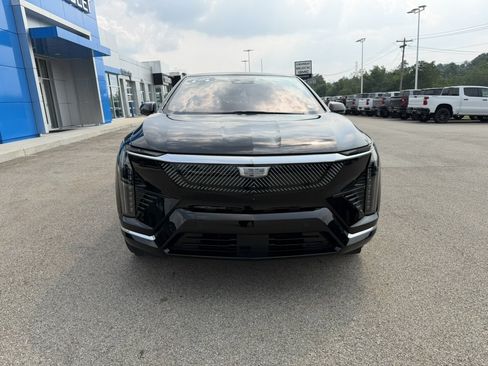 Certified 2025 Cadillac Optiq Luxury 2 w/ LPO, Floor Liner Package AWD/4WD image 9