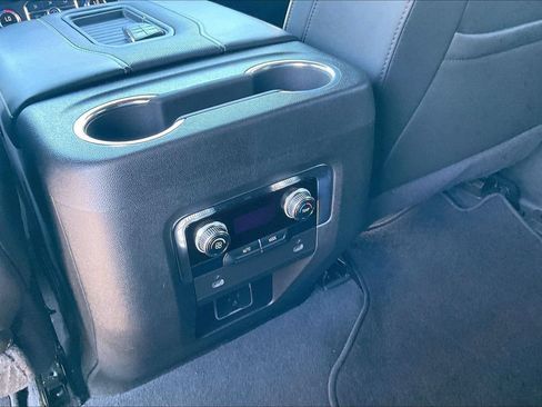 Used 2023 GMC Yukon SLT RWD image 10
