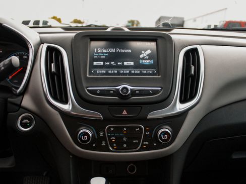Used 2018 Chevrolet Equinox LT FWD image 17