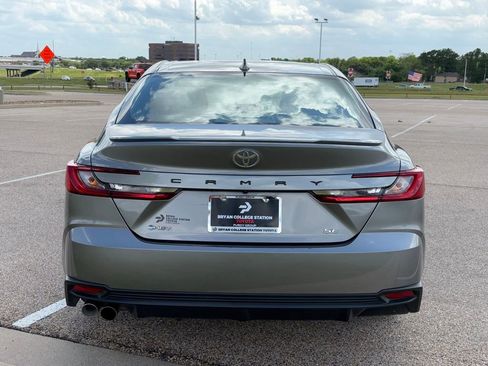 Used 2025 Toyota Camry SE FWD image 6