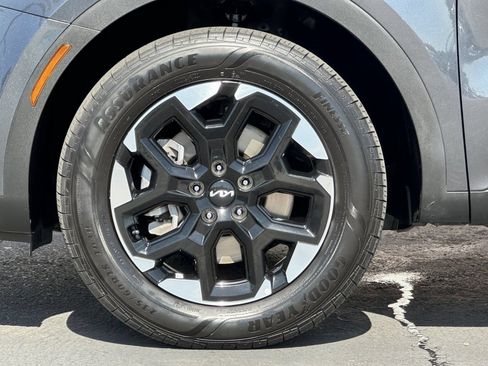 Used 2024 Kia Sorento S AWD/4WD image 25