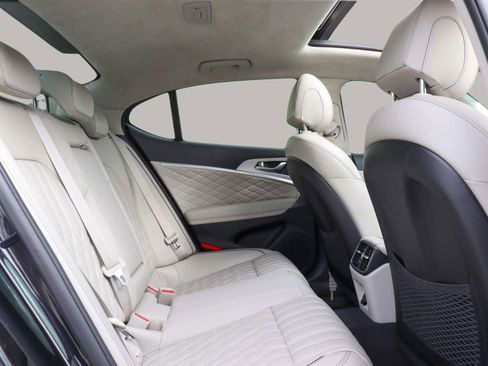 Used 2021 Genesis G70 2.0T w/ Prestige Package image 32