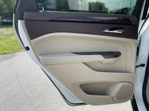 Used 2012 Cadillac SRX Luxury image 28