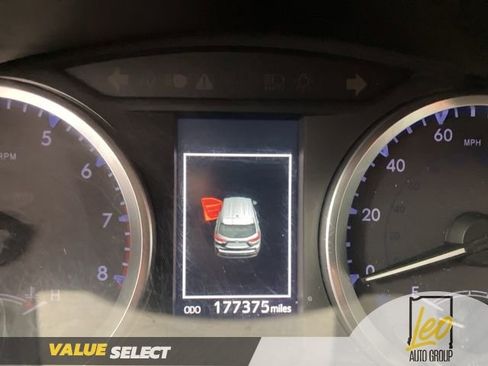 Used 2019 Toyota Highlander LE FWD image 12