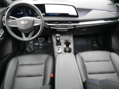 Used 2024 Cadillac XT4 Sport image 10