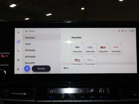 Used 2025 Toyota Sienna XLE image 12