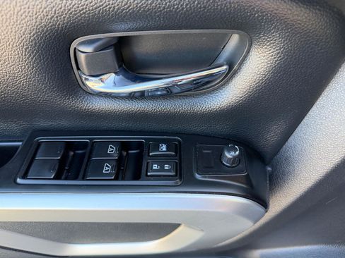 Used 2019 Nissan Titan SV AWD/4WD image 27
