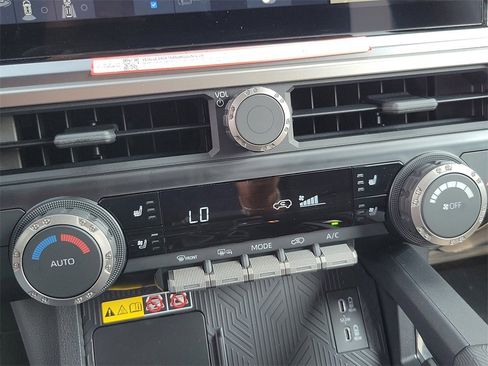 Used 2025 Toyota 4Runner Limited image 12