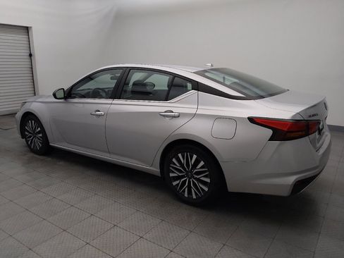 Used 2024 Nissan Altima 2.5 SV image 3