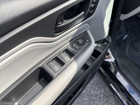 Used 2018 Honda Odyssey Touring image 15