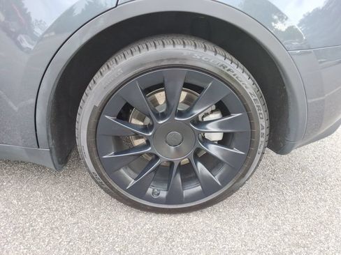 Used 2023 Tesla Model Y Long Range AWD/4WD image 11