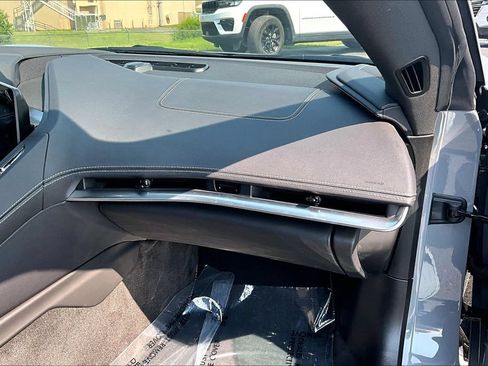 Used 2025 Chevrolet Corvette Stingray Preferred Conv w/ Z51 Performance Package RWD image 26