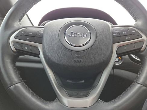 Used 2019 Jeep Grand Cherokee Altitude image 33