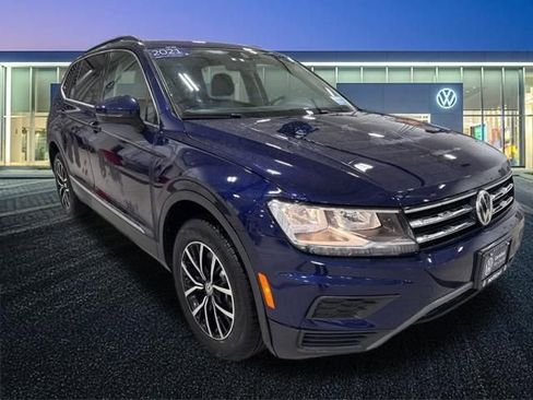 Used 2021 Volkswagen Tiguan SE w/ Panoramic Sunroof Package image 6