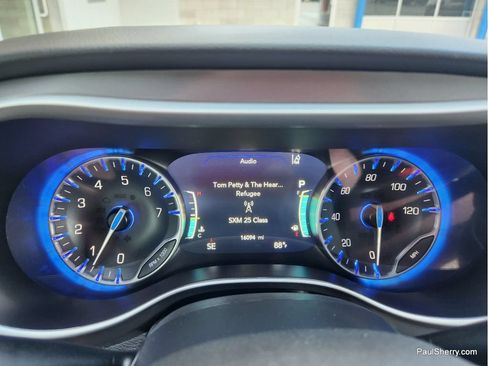 Used 2025 Chrysler Pacifica Select FWD image 38