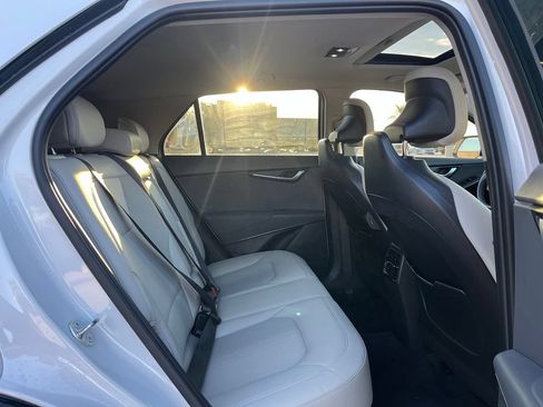Used 2024 Kia Niro EX Touring FWD image 15
