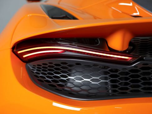 Used 2026 McLaren 750S Spider RWD image 22