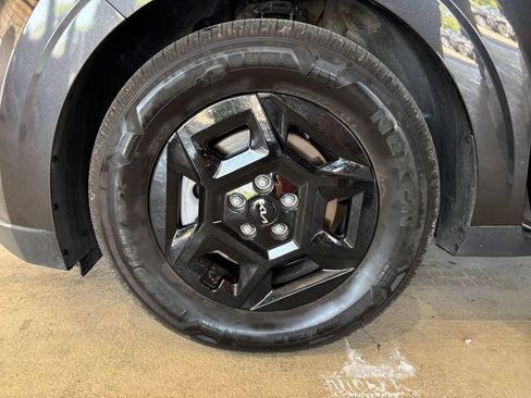 Used 2026 Kia Carnival FWD image 33