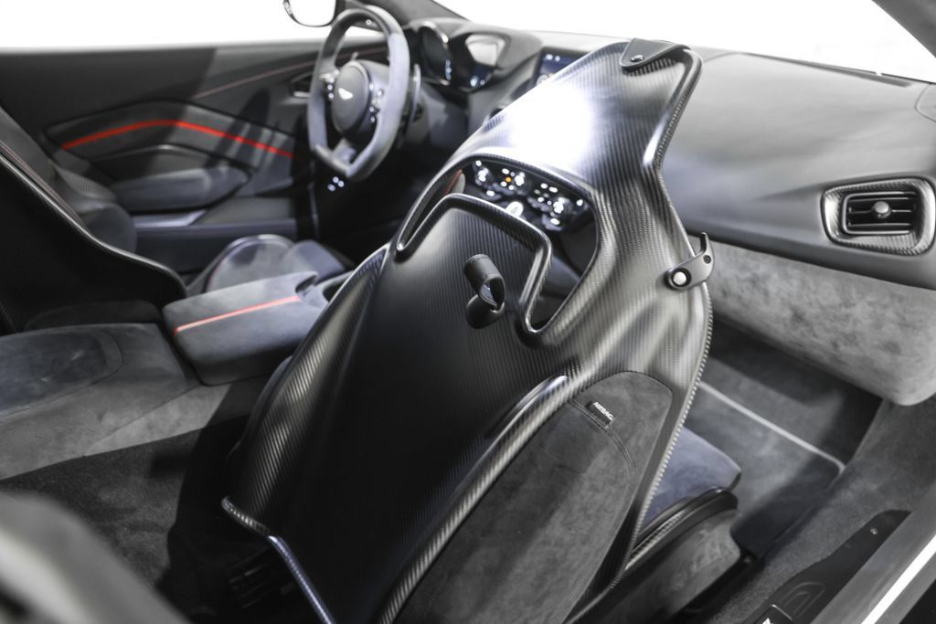 Used 2023 Aston Martin V8 Vantage Coupe RWD image 28