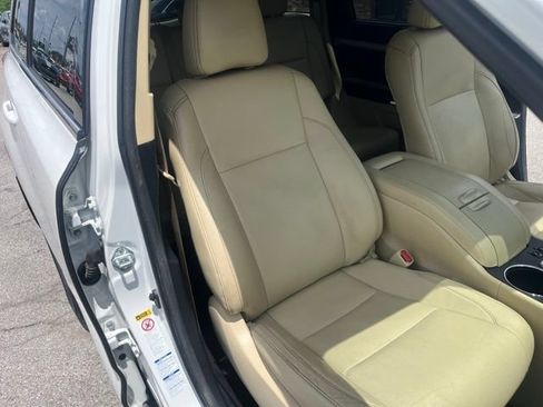 Used 2018 Toyota Highlander XLE AWD/4WD image 35
