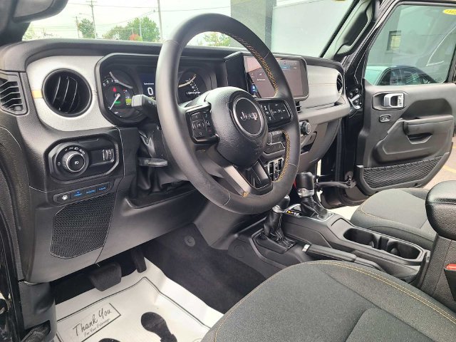 Used 2024 Jeep Wrangler Unlimited AWD/4WD image 12