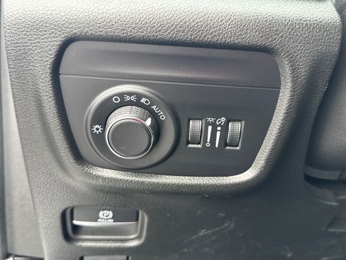 Used 2024 Jeep Grand Cherokee Laredo AWD/4WD image 14