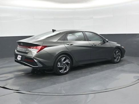 Used 2024 Hyundai Elantra Limited FWD image 3