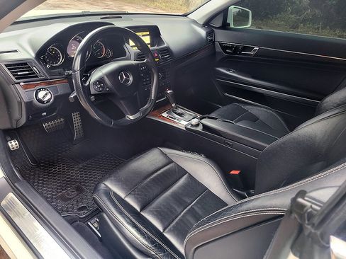 Used 2010 Mercedes-Benz E 550 Coupe image 12
